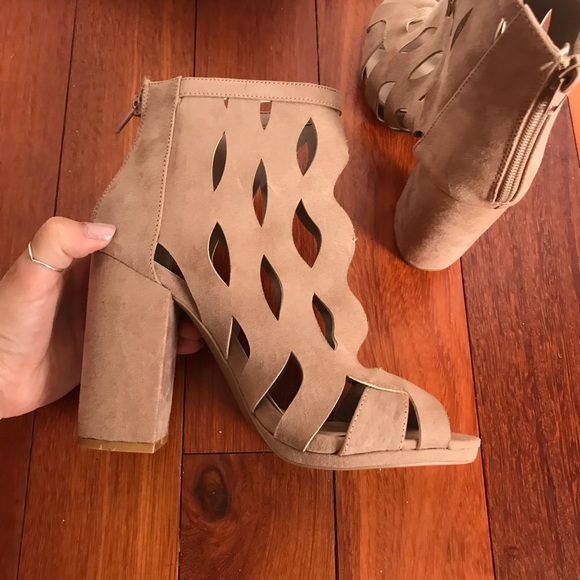 Charlotte Russe Light Pink Heels - Picture 7 of 8